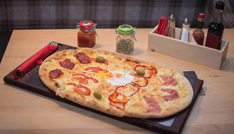 Choosing a Pizza Cutting Board